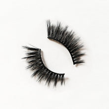 Load image into Gallery viewer, Lashocracy Glueless Lashes