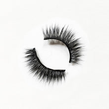 Load image into Gallery viewer, Lashocracy Glueless Lashes