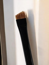 Load image into Gallery viewer, Precision Tinting Brush
