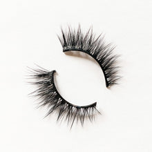 Load image into Gallery viewer, Lashocracy Glueless Lashes
